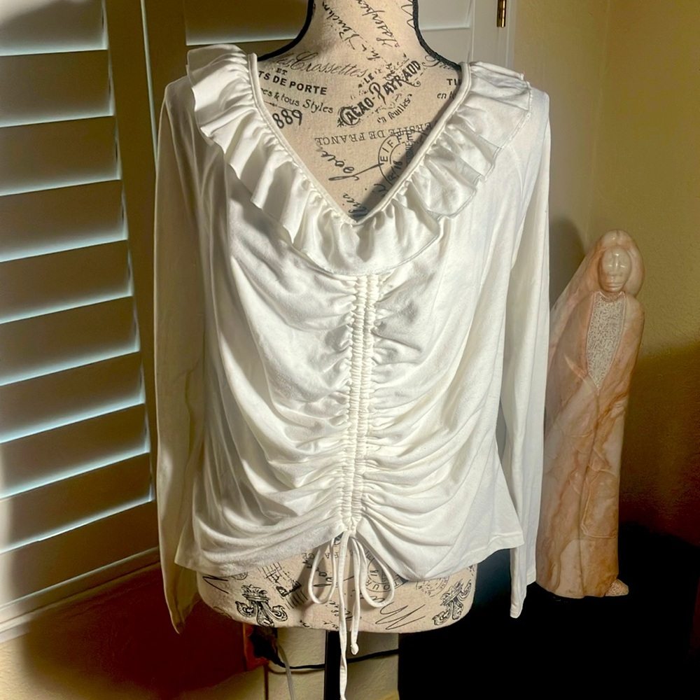 🤍🎽Forever 21+ White Long Sleeved Top W/Ruffled Neckline & Ruched Front Sz 3X